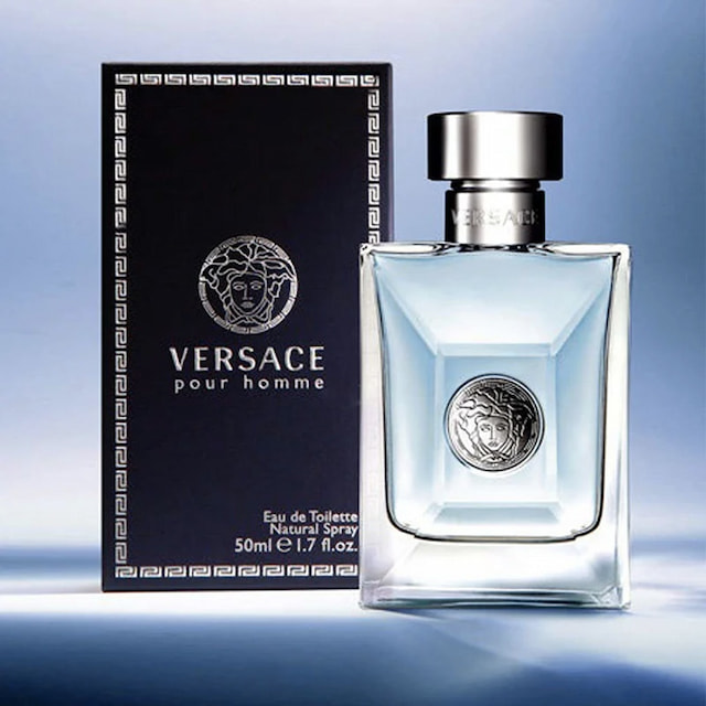 Versace Pour Homme có khởi đầu với mùi tinh dầu cam ngọt dịu