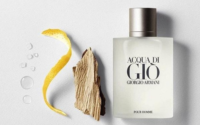 Các chai nước hoa của Giorgio Armani mang một vẻ đẹp đơn giản, tinh tế và thời trang